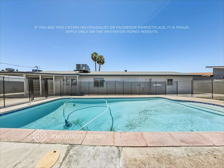 Building Photo - 6440 W Windsor Blvd
