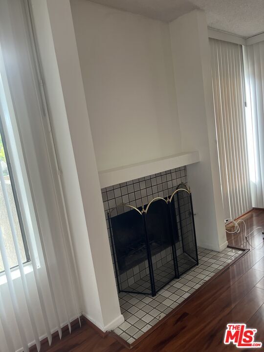 Building Photo - 849 E Victoria St