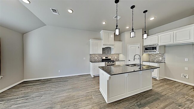 Building Photo - 16008 Iron Ridge Rd