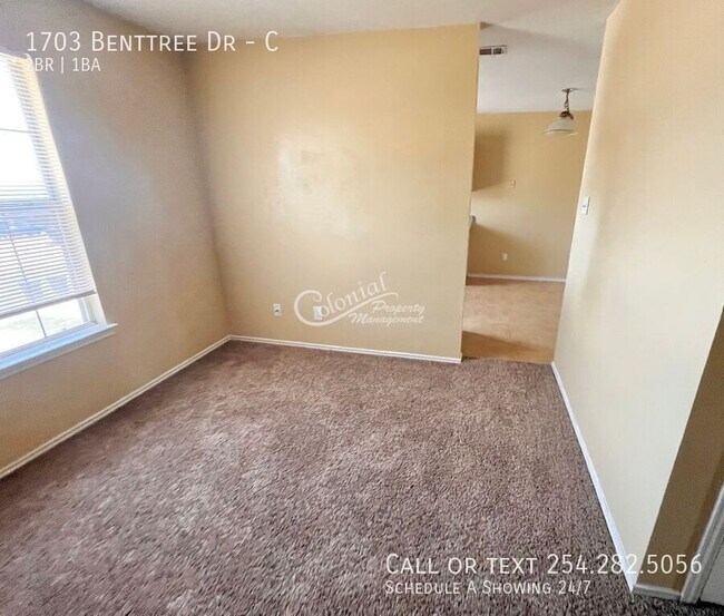 Building Photo - 1703 Benttree Dr