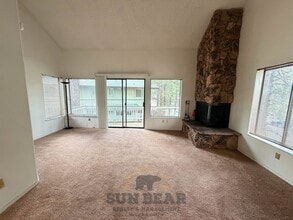 Building Photo - 3 Bedroom, 2.5 bath condo - Central Incline!  Being Painted!