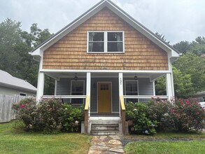 Building Photo - Partially Furnished Rental Walking Distance to Downtown Black Mountain!