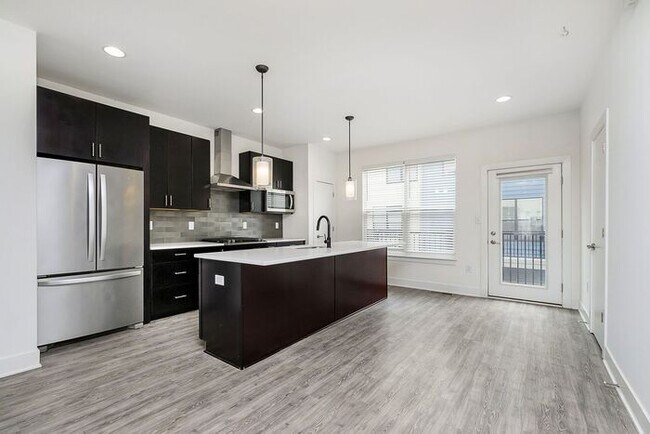 Building Photo - 2 Bed 2.5 Bath Townhome in Herron Morton!