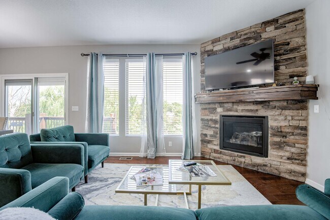 Building Photo - 15523 Valley View Dr