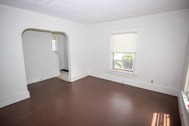 Building Photo - 1290 E 188th St