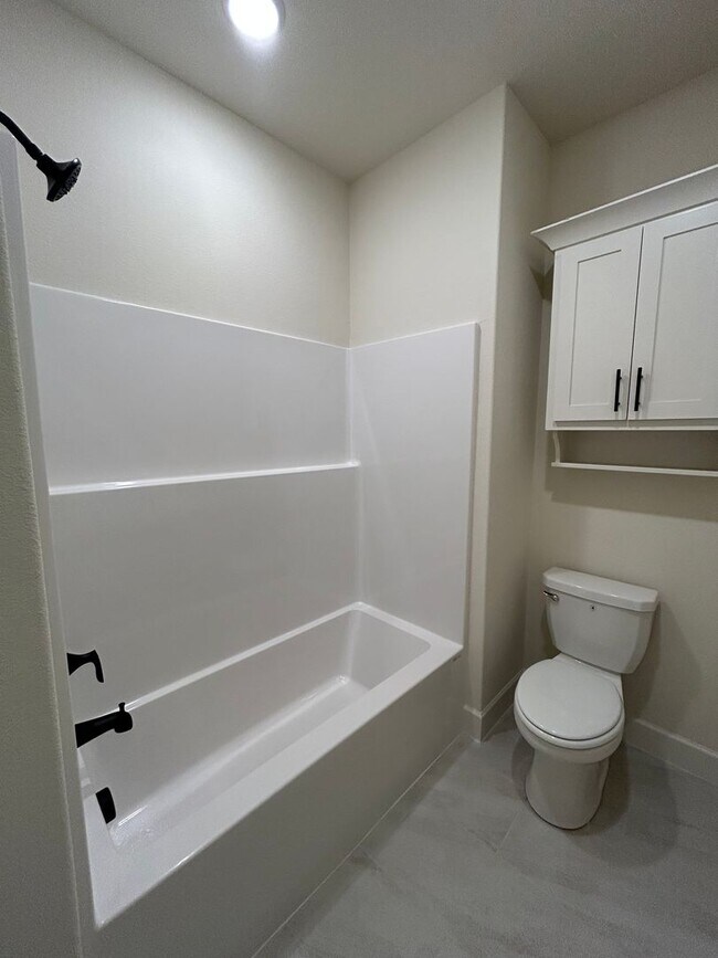 Building Photo - Beautiful Modern Home in Pea Ridge!