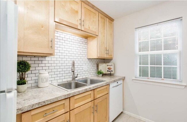 Building Photo - 808 Kalanchoe Ct