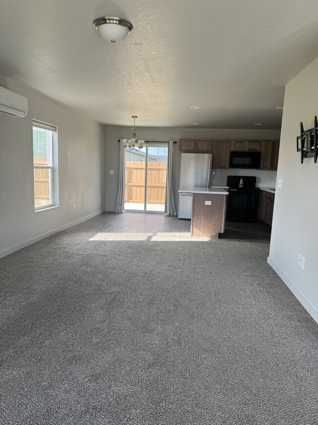 Building Photo - Open Concept Living