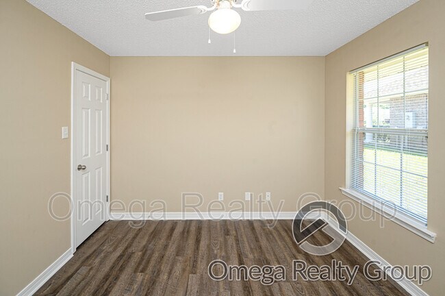 Building Photo - 2672 Rosebud Dr E
