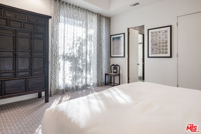 Building Photo - 6 Rocky Ln