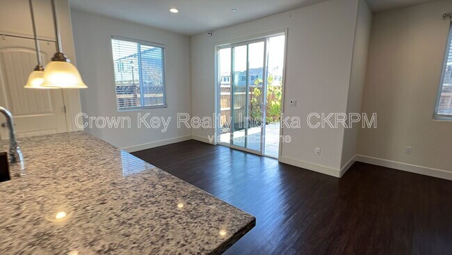 Building Photo - 448 Albertina Ave