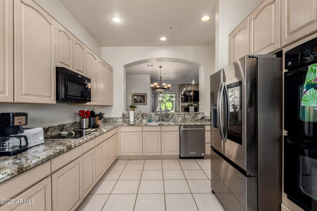 Building Photo - 8250 E Mountain Spring Rd