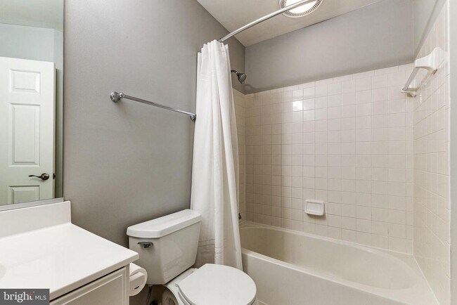 Building Photo - 953 Harrison Cir