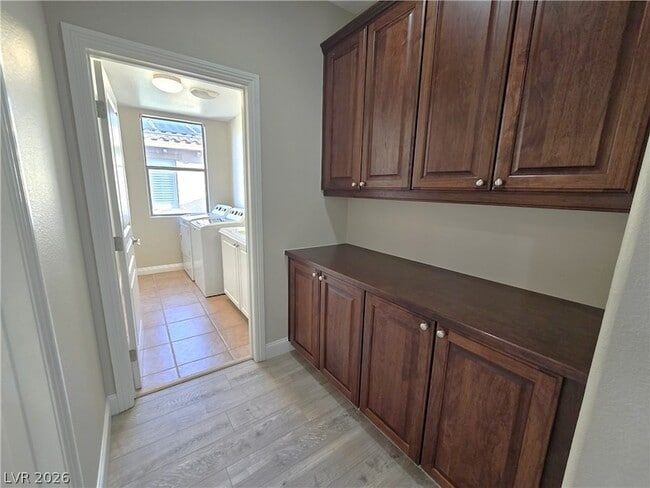 Building Photo - 927 Via Canale Dr