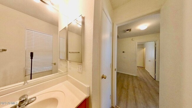 Building Photo - 2277 E Palm Beach Dr