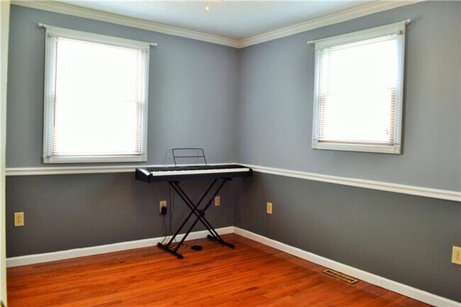 Building Photo - 5Bed | 2bath Home in West Mifflin, PA