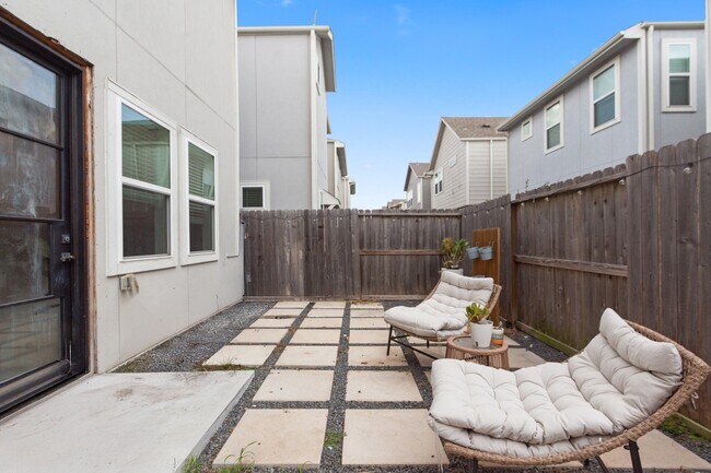 Building Photo - 5426 Oriente Ln