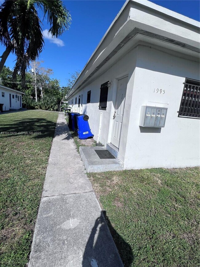 Building Photo - 1995 NE 167th St