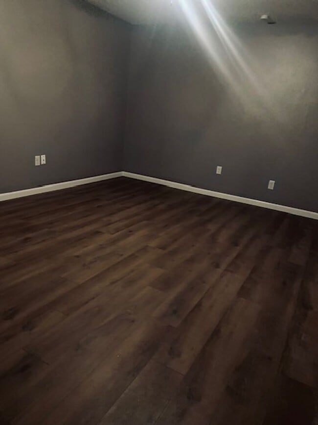 Building Photo - 3 Bedroom, 1 Bath House w/Attached Garage and Fenced Yard