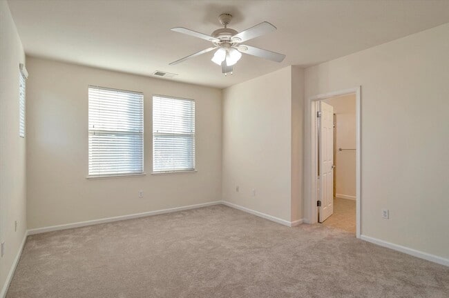 Building Photo - 581 Bridgeport Terrace