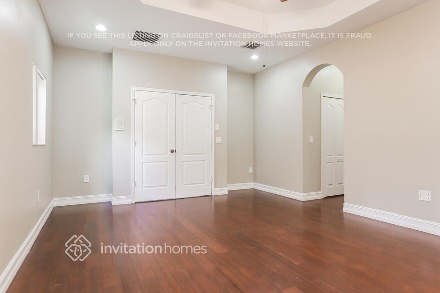 Building Photo - 15650 SW 13th Terrace