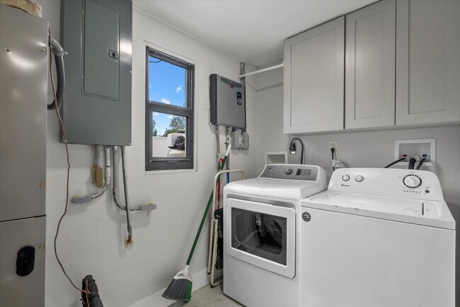 Building Photo - 3-Bedroom Punta Gorda Retreat with Marble Finishes & Stylish Furnishings!"