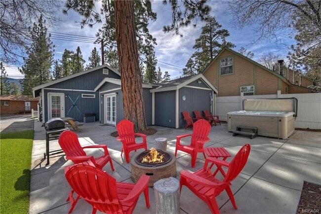 Building Photo - Move-In Ready 2 Bed / 2 Bath + Bonus Room & Den/Office