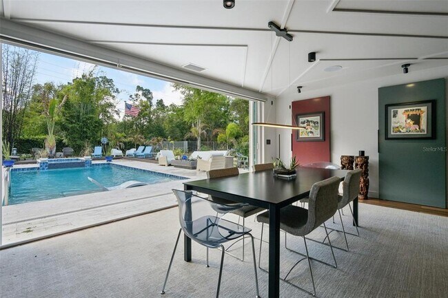 Building Photo - 1851 Royal Oak Pl E