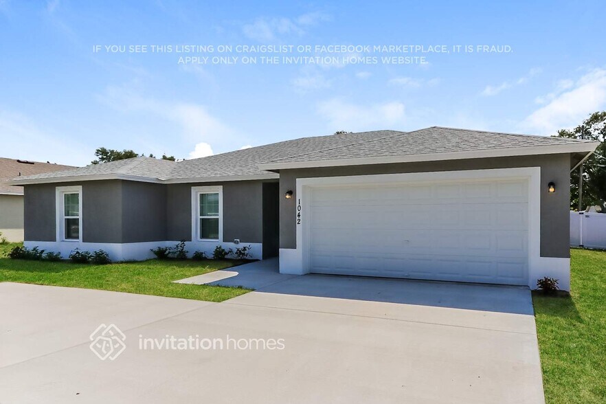 Building Photo - 1042 SW Del Rio Blvd