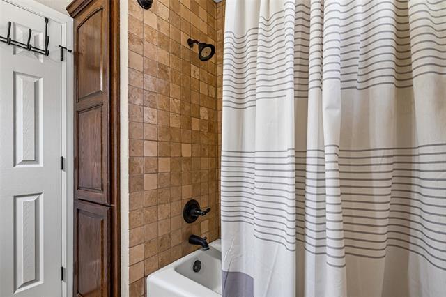 Building Photo - 8918 N Longwood Dr