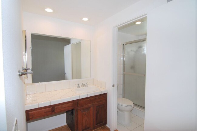 Building Photo - Beautiful 3-Bedroom Home with Pool, Spa & 3-Car Garage in Orange