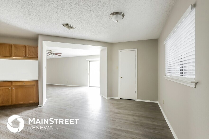Building Photo - 6303 Beech Trail Dr