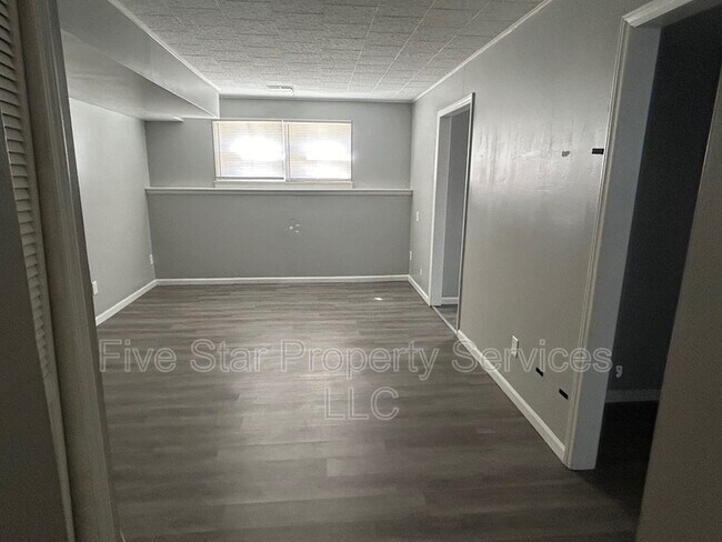 Building Photo - 629 W Washington St