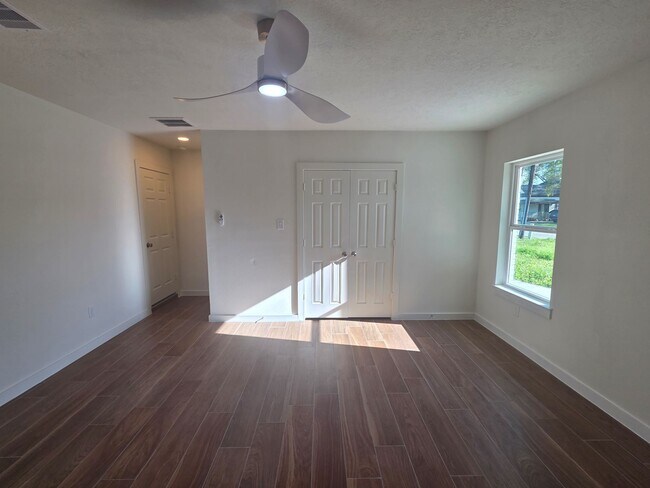 Building Photo - 803 Coleman St