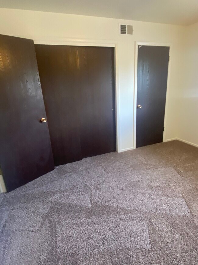 Building Photo - 372 W 200 N