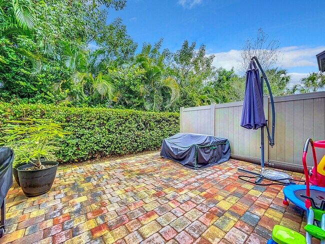 Building Photo - 2757 Troubadour St