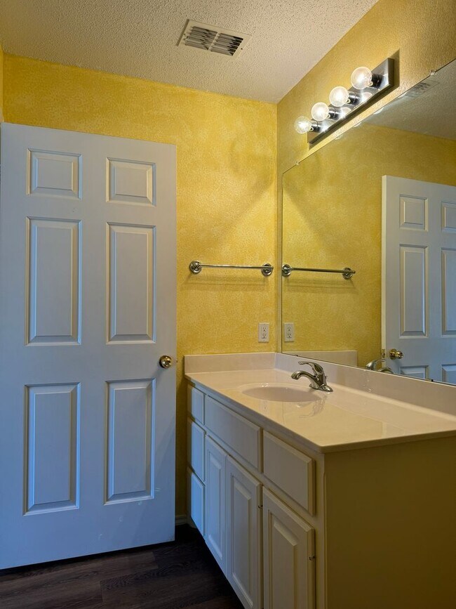 Building Photo - Shadow Hills Delight