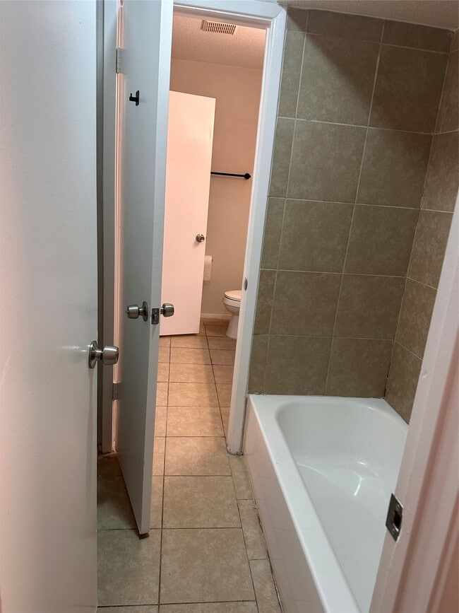 Building Photo - 5665 Birchmont Dr