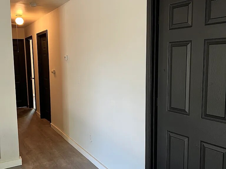 Building Photo - 133 St Thomas Ln