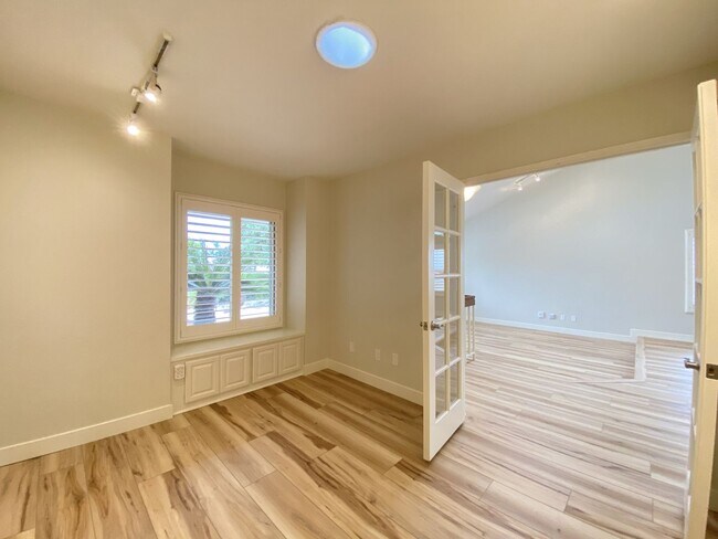 Building Photo - 2620 El Aguila Ln