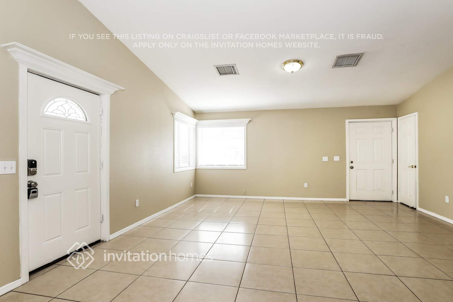 Building Photo - 134 S Main Dr