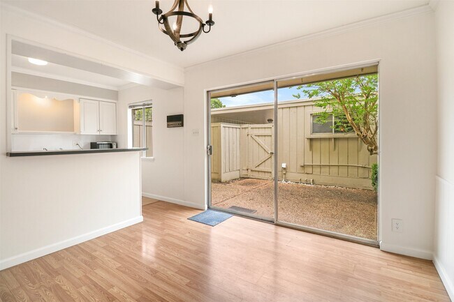 Building Photo - 6332 Chevy Chase Dr