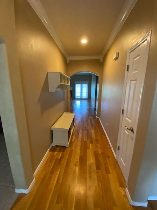 Building Photo - 3 Bed, 2 Bath + Office | Jenks, OK | $2200...