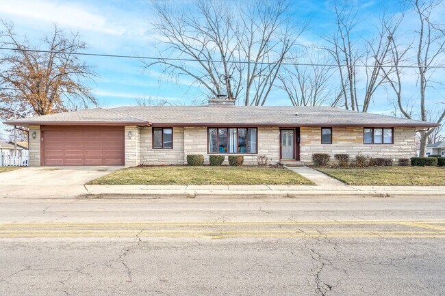 Primary Photo - 2235 West Acres Rd