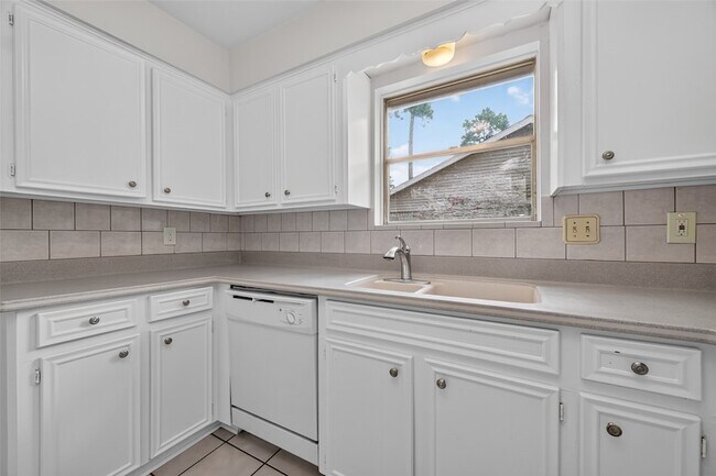 Building Photo - 25515 Stone Mill Ln