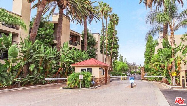 Building Photo - 5535 Canoga Ave