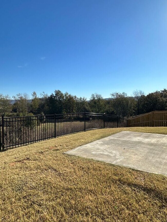 Building Photo - Fire Up Summer! Get a FREE Blackstone Grill if You Sign by July 15 | 3 Bed, 2.5 Bath Home in Farm...