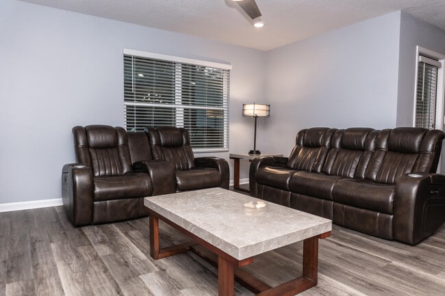 Building Photo - 3431 Phoenix Ct