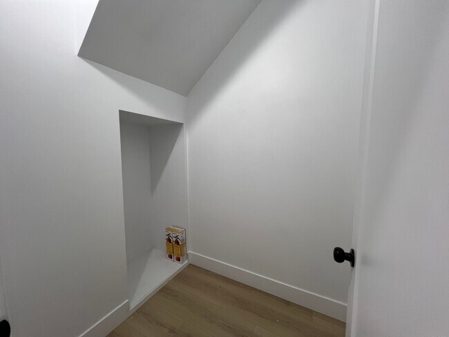 Building Photo - 2110 W 21st Pl