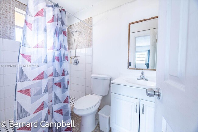 Building Photo - 129 SE 5th St